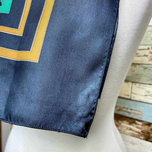 Vintage Green Silk Scarf w/ Horse & Gig Carriage Silhouette Navy & Gold Border - Picture 10 of 11